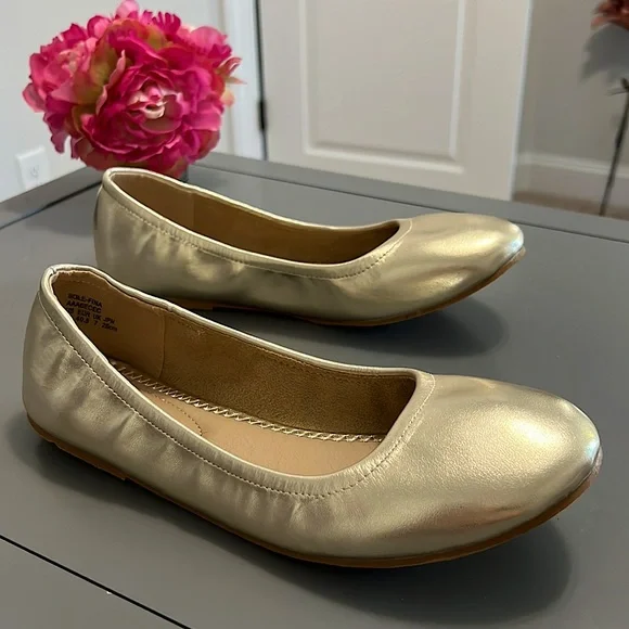 Dream Pairs Shoes | Dream Pairs Gold Metallic Round Toe Cushioned Ballet Flat Wedding Shoes | Color: Gold | Size: 9 | Pm-40020360's Closet